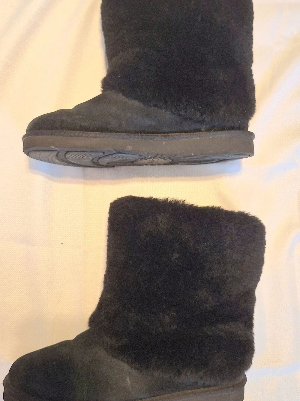 UGG Australia PATTEN Black Suede Sheepskin lined Boots Size US 9 Pull on